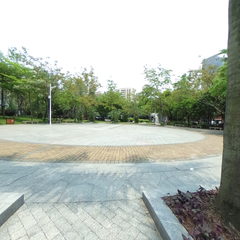 皇岗公园东门文化广场