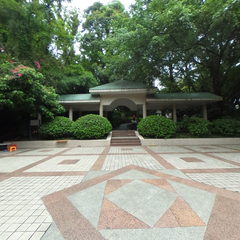  皇岗公园西门文化广场